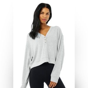 NWT- ALO ALOLUX SOHO CROP HENLEY
